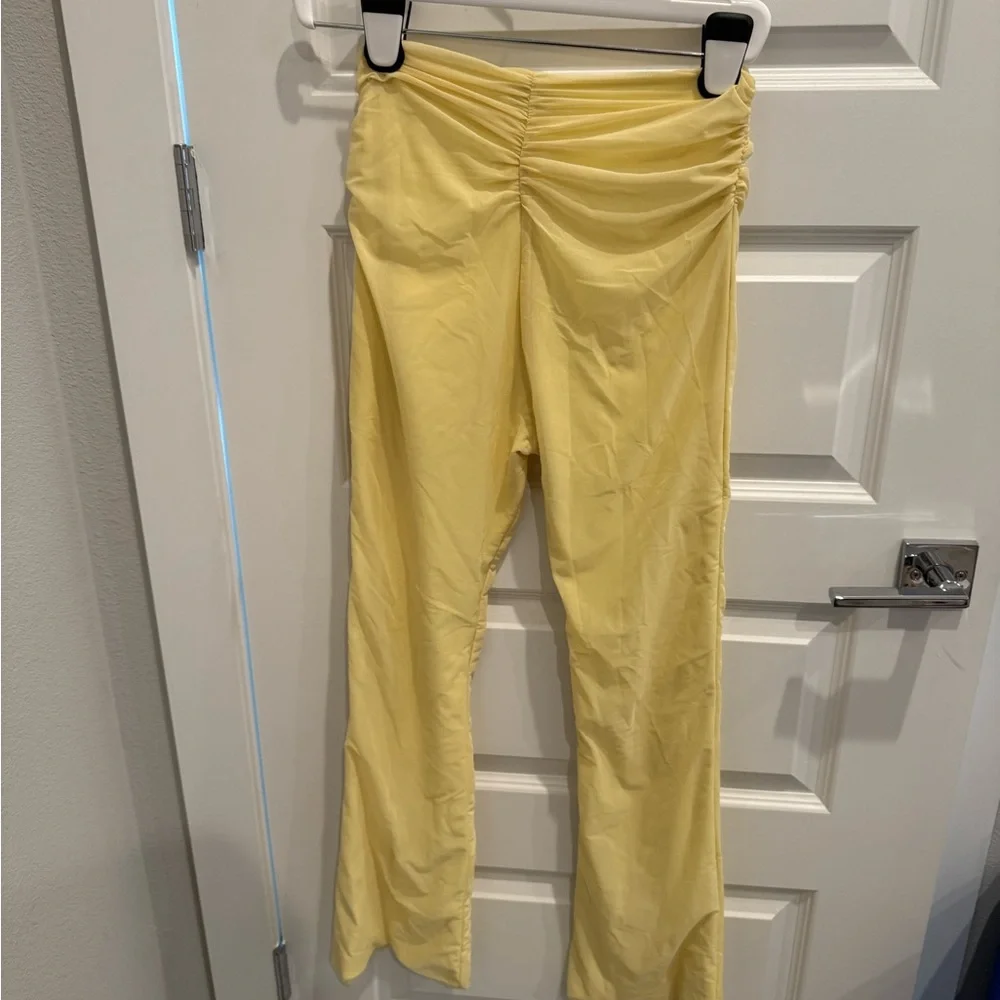 Tiger Mist Yellow Mesh flare pants - Picture 2 of 4